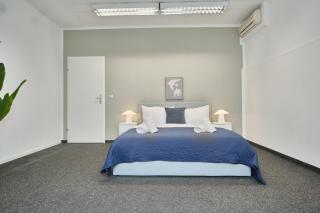 Bright Top-Floor Apartment near Naschmarkt - Viena - 7