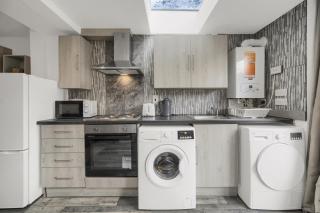 Charming 2 Bedroom City - Centre Flat with Sunny Patio - 9