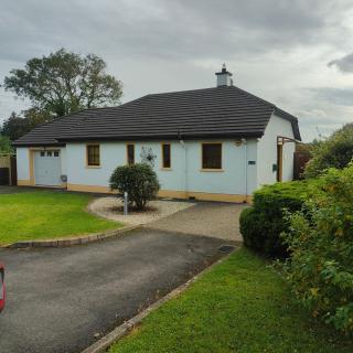 Stylish 3BD Retreat for up to 4 adults and 1 child - 9