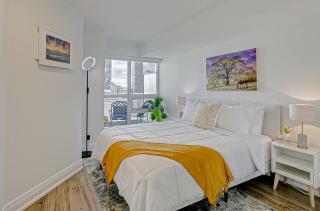 Sunbeamly 1 Bedroom Condo in the Heart of Downtown Toronto - 7