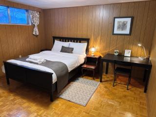 Bright & Spacious 2-Bedroom Suite 10-Min Walk to Yonge Subway Free Parking - 3