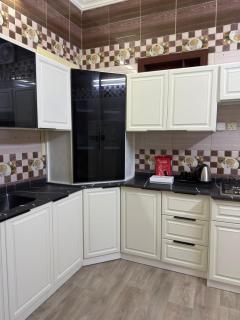 شقة انيقة بغرفتين نوم وجديده - 5