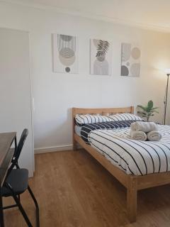 Studios & Ensuite Doubles - Central RG1 - Oracle - Station & Hospital - 9