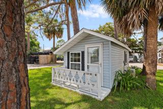 Cozy Coastal Cutie | Budget-Friendly Beach Escape - 0