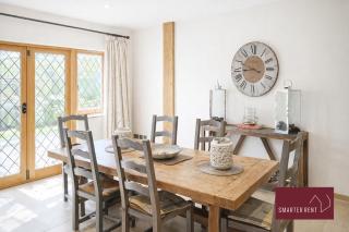 Virginia Water Five Bedroom House Gated - 5