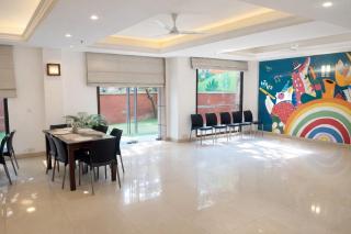 EMBLEM Hotel - Arjun Marg, Golf Course Road, Gurgaon - 2