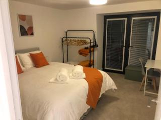 City Centre Penthouse, Free Secure Parking, Sleeps 4 - 8