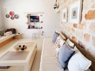 Agnanti Beach House - 4