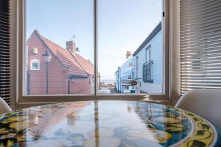 Stylish 2-Bed Apartment with Sea Views, Aldeburgh - 4