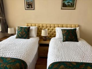 Luxury City Racecourse Apartment With Parking - 3