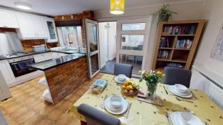 Spacious Family Home near Cadbury World with Free Parking and Garden - 6