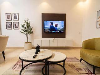 Summit Hotel and Apartments - 7