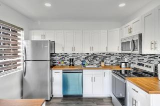 Amazing Big 2 Bedroom Apartment Beach & Casino - 3