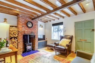 Charming 1BR Cottage - 9