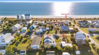 Beacon Breeze- minutes from the beach sleeps 10 wifi backyard oasis family friendly - 9