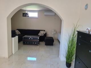 Stan sobe direktno na autoputu A1 E75 Novi Sad - 6