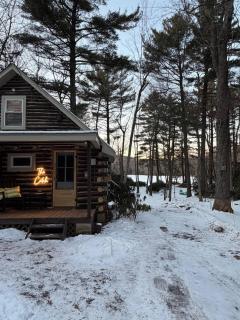 "The Catch" Waterfront Log Cabin for Two, Hot Tub - 4