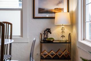 Camas Getaway Near Downtown Big Windows - 4