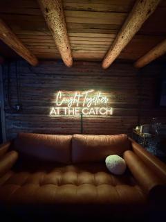 "The Catch" Waterfront Log Cabin for Two, Hot Tub - 9