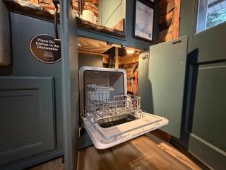 "The Catch" Waterfront Log Cabin for Two, Hot Tub - 1