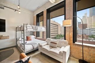Prime Downtown Dallas | Pool + Theater + Valet - 1
