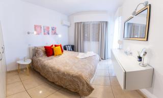 Casa Sol - Bright 3BR Steps from the Beach & Shops - Limassol - 2
