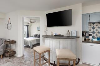 3 Mi to Miramar Beach! Chic Condo with Pool Access - 3