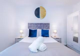 #73 The Axium Suite Bham CC Sleeps 6 - perfect for contractors and relocations - 2