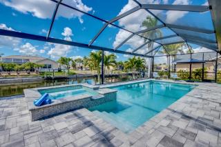 CoralVilla Bright Side - brand new with pool, spa, BBQ grill, boat dock - 0