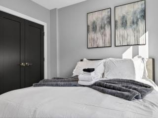 Spacious 3BR Boston Base | Free Parking - 7
