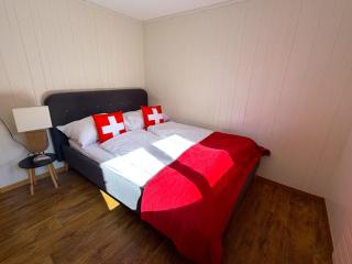 Concierge, Swiss Alps Scenic Views by SwissHut - 5