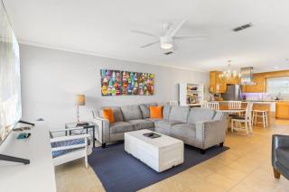 Front Beach Rd Gulf Escape 2BR - 2.5BA - 5