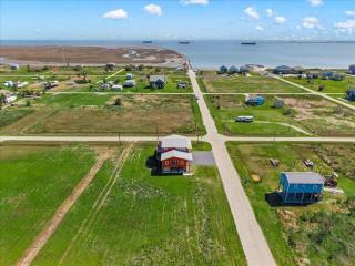 Unit A Crystal Beach Premier Triplex 2 Bed 1 Bath - 5