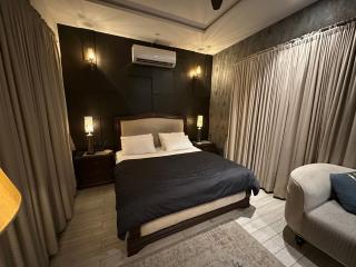 Modern Luxury Villa, 4 Bedrooms, Near DHA Raya - 2