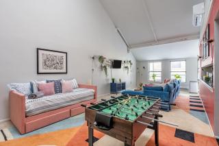 Spacious Downtown Penthouse Vintage, Gym & Balcony #3 - 9