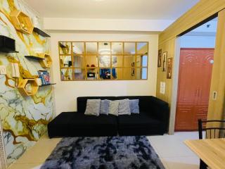 1 BR Condo Unit with Balcony 15th Floor - Pool View 7mins walk to MOA - 8