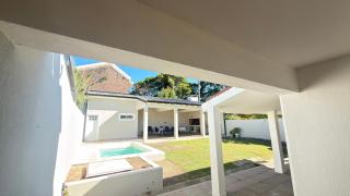 Casa con piscina privada, gran quincho y parrilla - 0