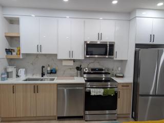 Granny's Hug, a cozy 2 Bedroom Basement Suite - 7