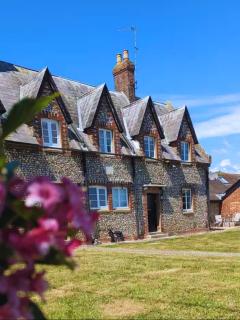 Rural Retreat near West Wittering Beach! Dog Friendly & Free Parking - Ideal Weekend Getaway! Chichester Holiday Properties - 9
