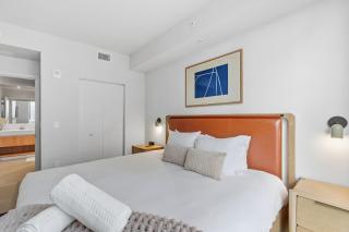 Central Downtown Condo with Pool and Gym - 3