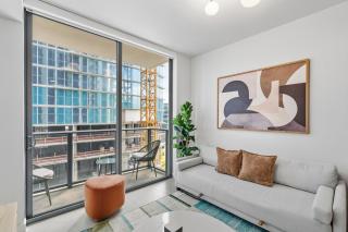 Central Downtown Condo with Pool and Gym - 9