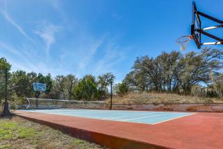 Infinity Edge Pool and Fire Pit Spicewood Getaway! - 9