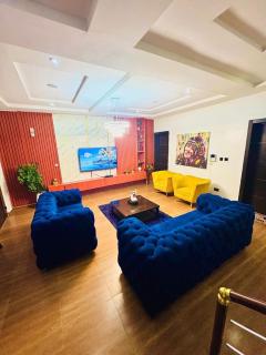 Luxury 4BR Retreat - 8