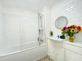 Cambridge Stays JG 2BR ApartHotel - 3