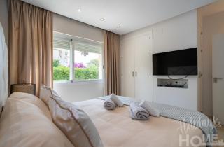 Holidays & Home Beachfront , sea views,3 bedrooms - 2