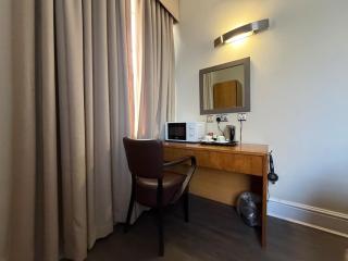 HNFC Stays - Business studio with amenities - 6