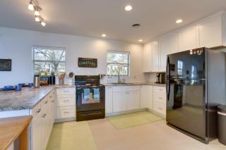 The Lake House with Dock and Patio in Livingston - 7