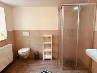 StayHere24 Große Monteur- und Ferienwohnung am Auenwald - 9