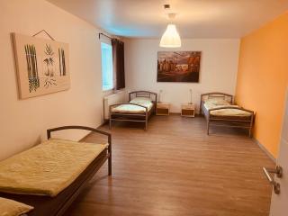 StayHere24 Große Monteur- und Ferienwohnung am Auenwald - 5