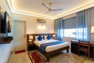 E- Euro Star Hotel Delhi Airport Free Airport Pick Up & Drop - 6